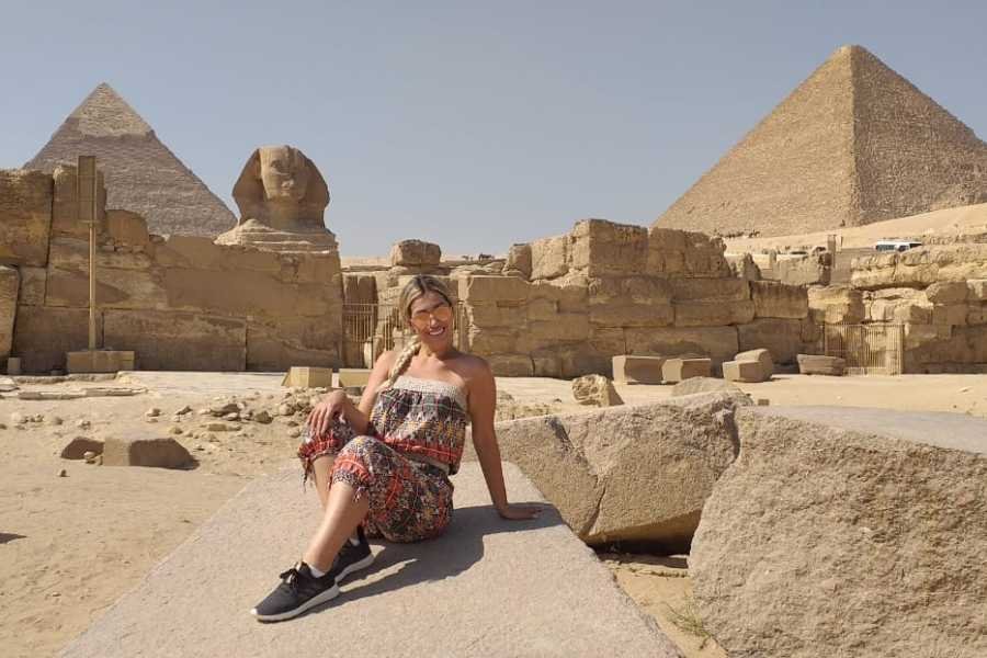 8 Hours Cairo Layover Tour - Giza Pyramids, Egyptian Museum & Bazaar
